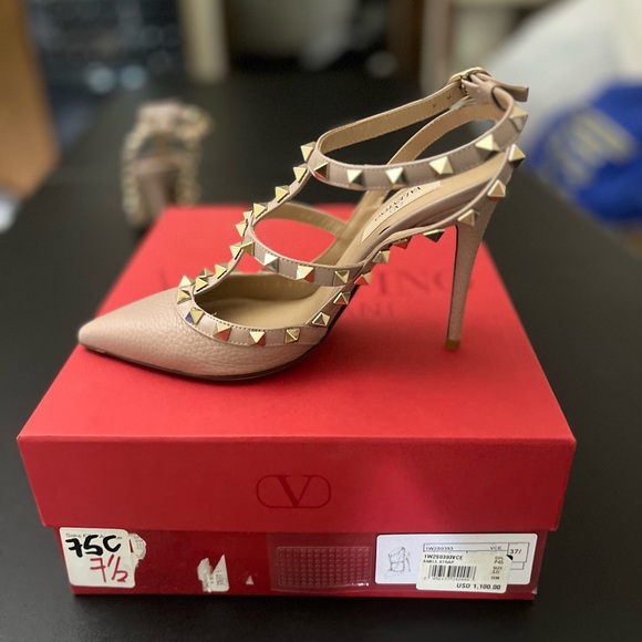 Valentino Garavani Rockstud T-Strap - Picture 3 of 10